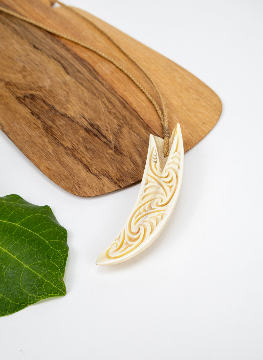 Carved Whaletooth Rei Puta Necklace