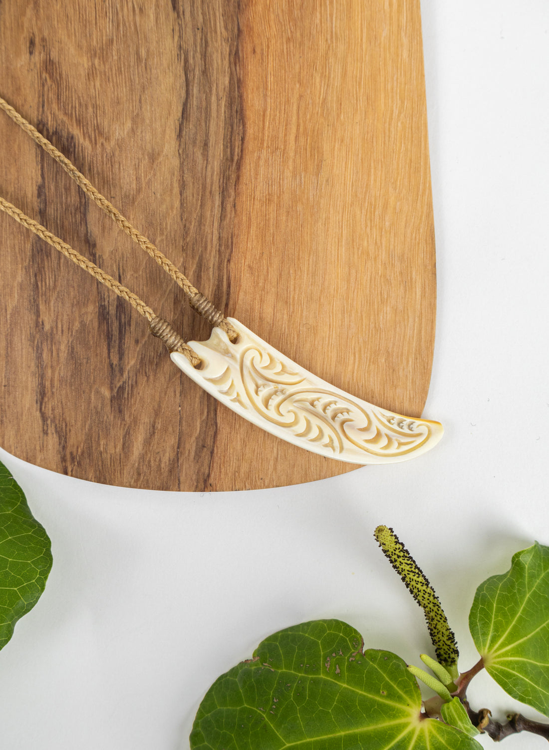 Carved Whaletooth Rei Puta Necklace