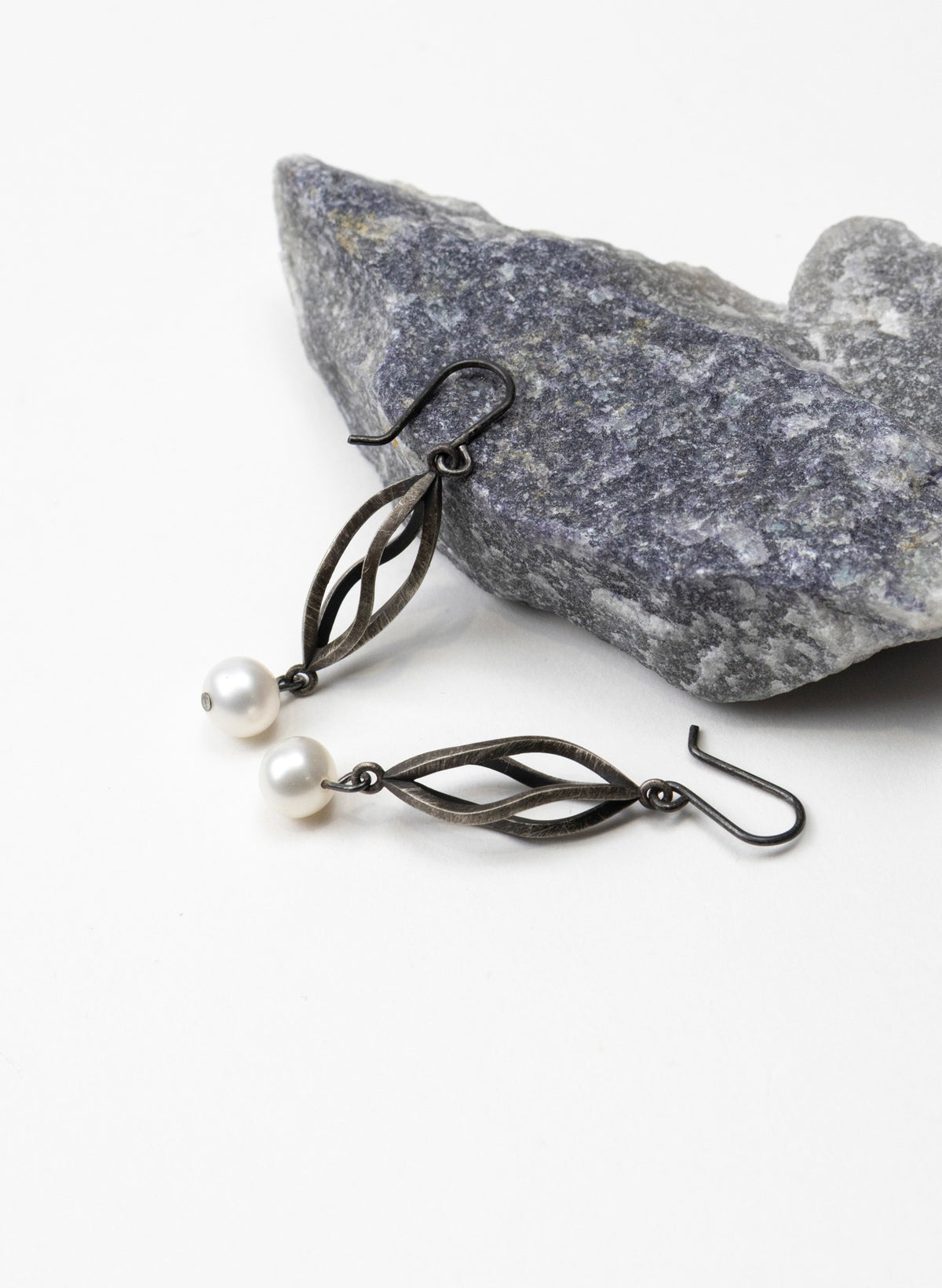 Weaving Light Oxidised - Earrings