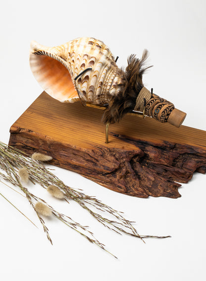 Pūtātara on Stand