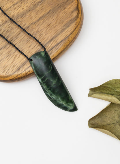 Niho Pounamu Pendant