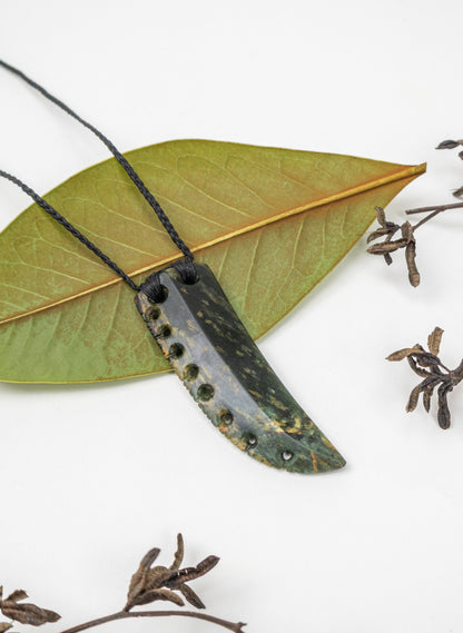 Notched Niho Pounamu