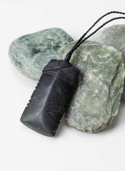 Notched Cross Bound Pounamu Toki