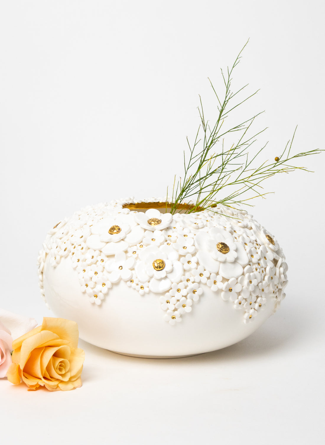 XXL Round Deco Vase with White and Golden Flowers