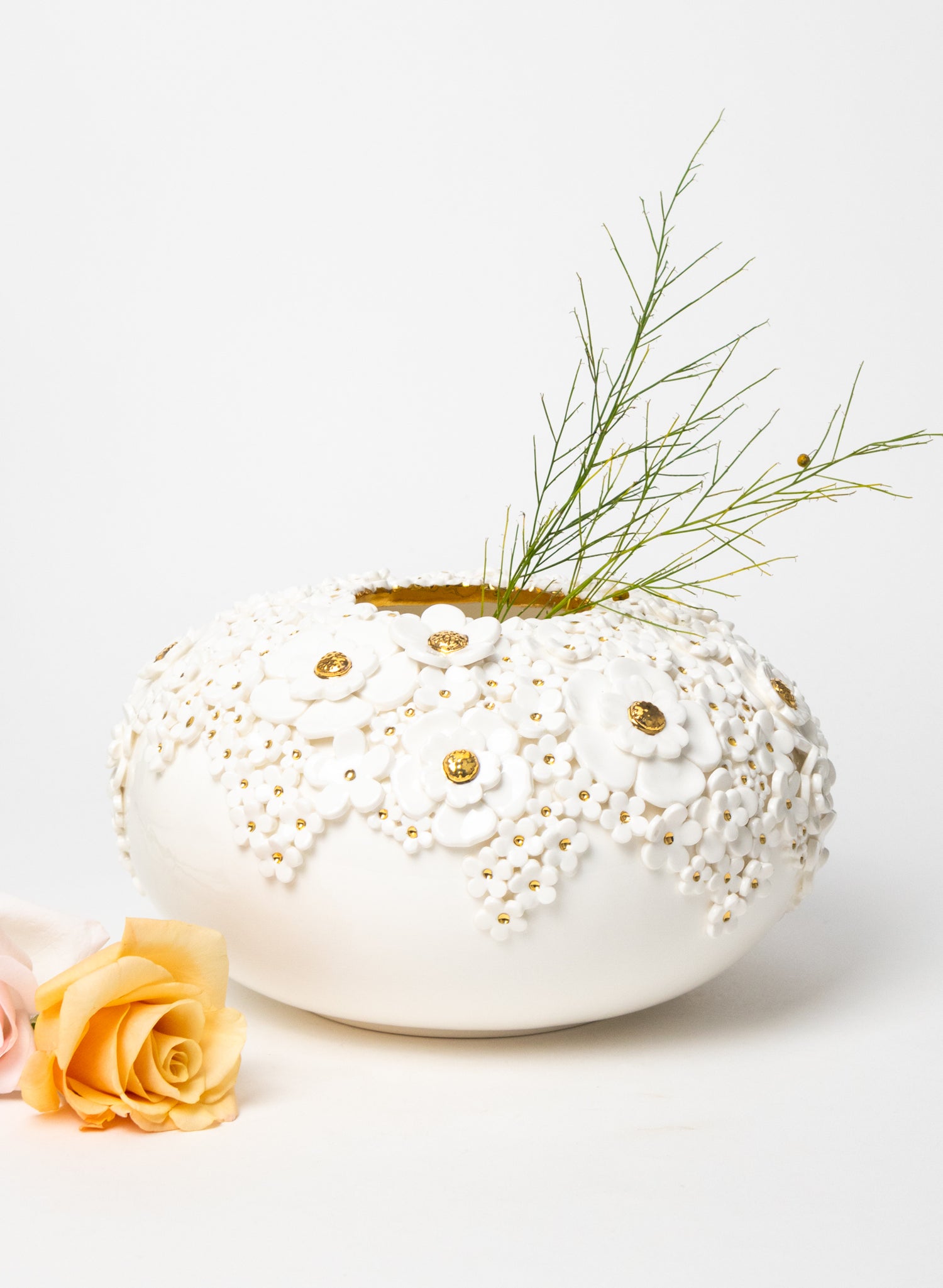 XXL Round Deco Vase with White and Golden Flowers