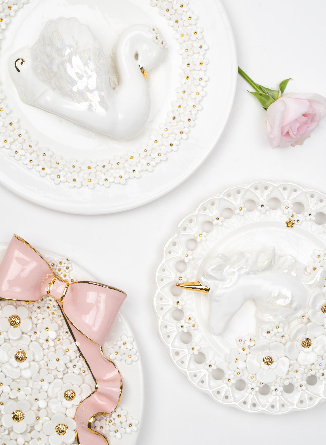 Large Round Unicorn Wall Plate with White and Gold Flowers
