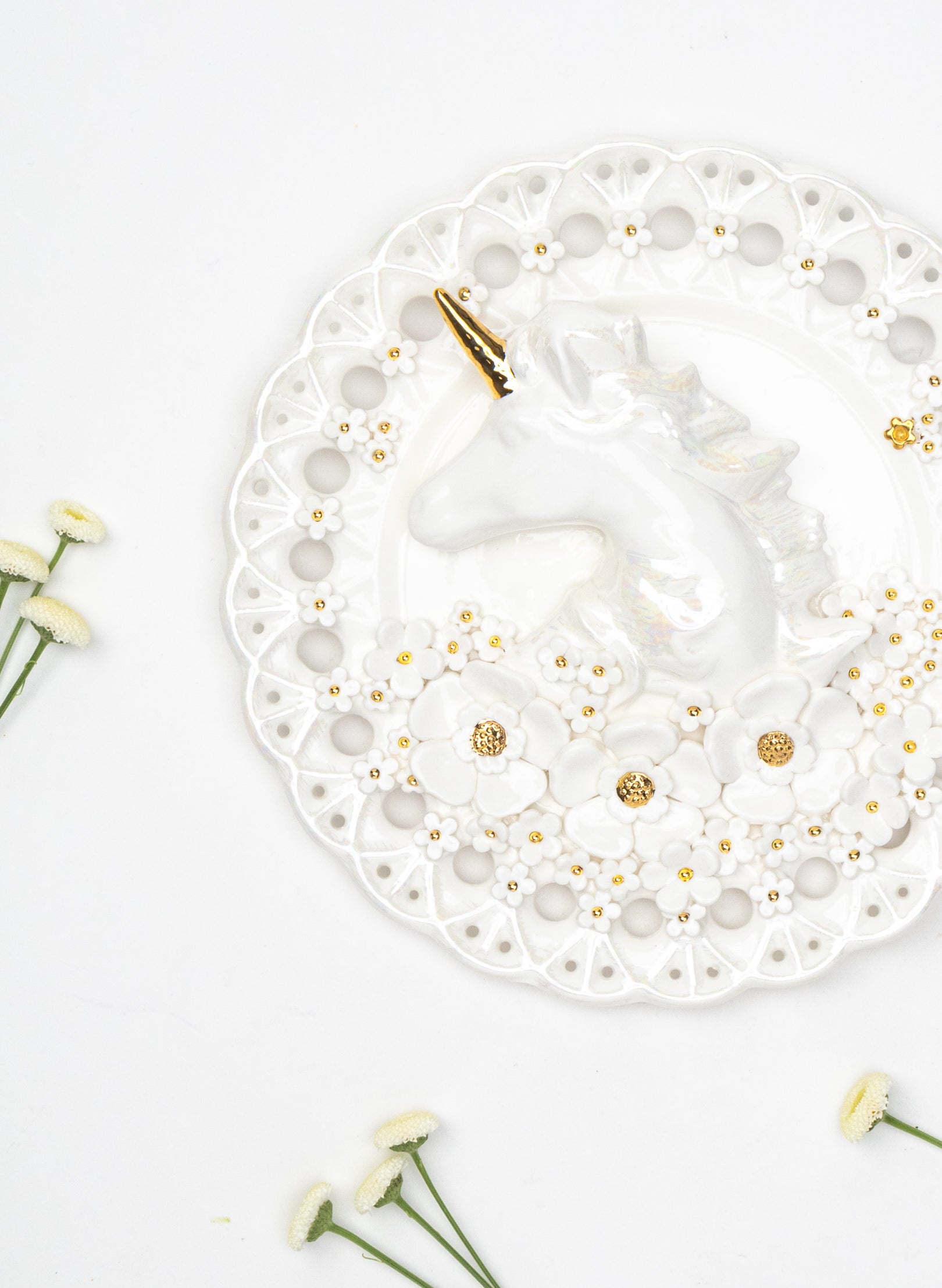 Large Round Unicorn Wall Plate with White and Gold Flowers