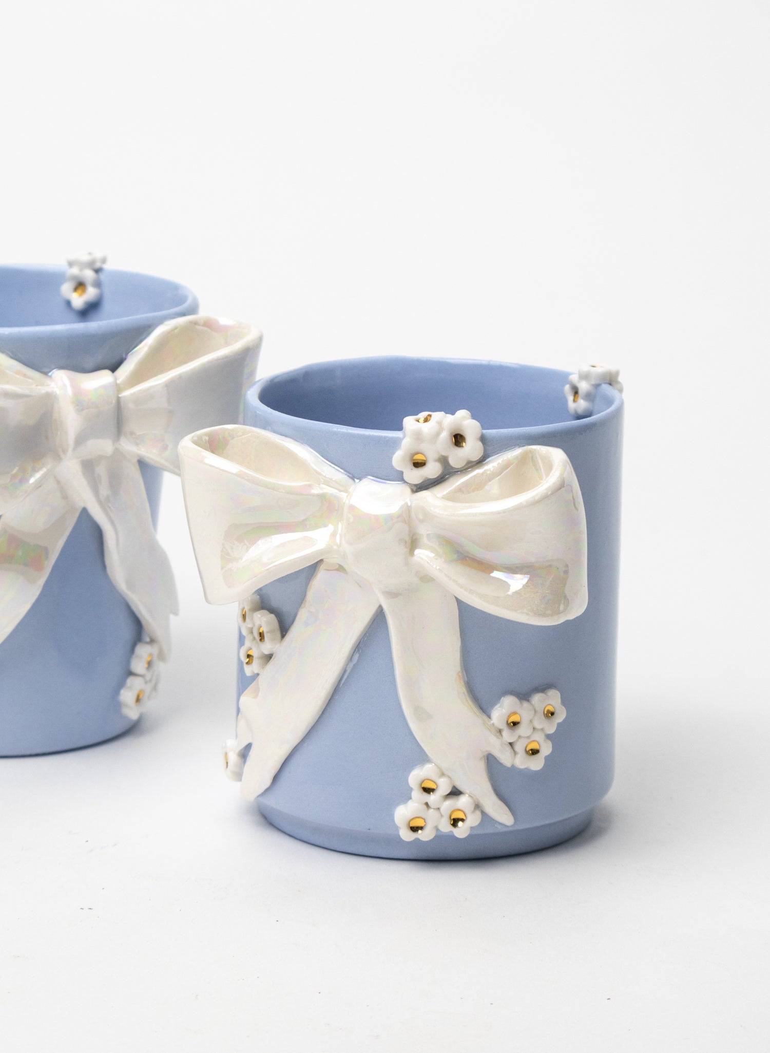 Bow Tumbler with White and Gold Flowers