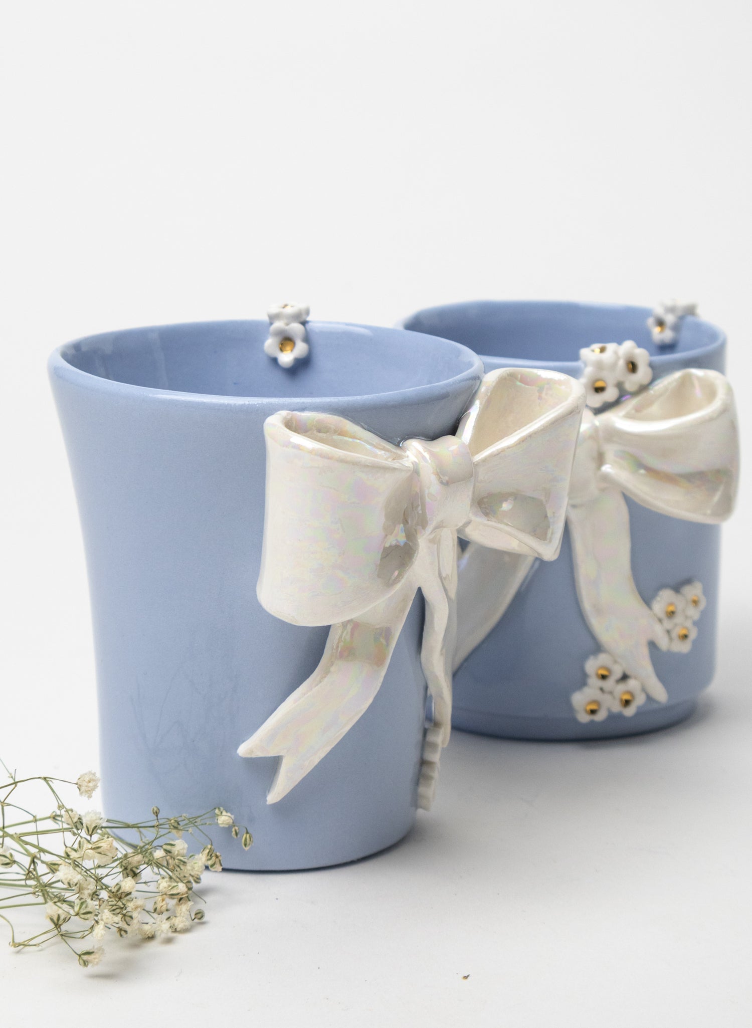 Bow Tumbler with White and Gold Flowers