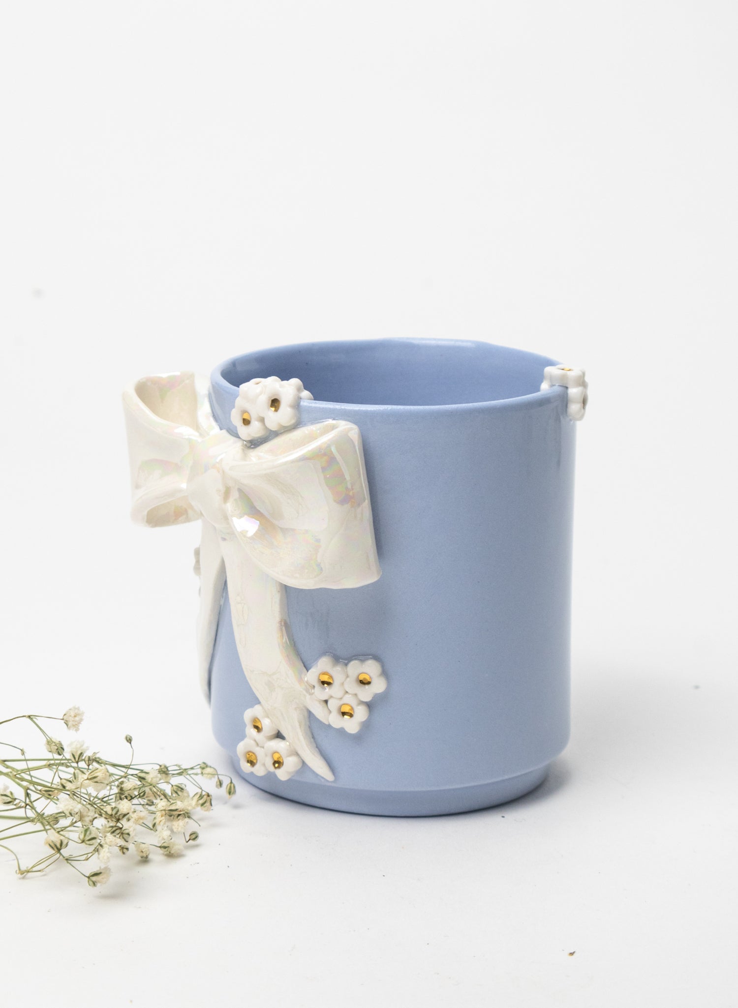 Bow Tumbler with White and Gold Flowers