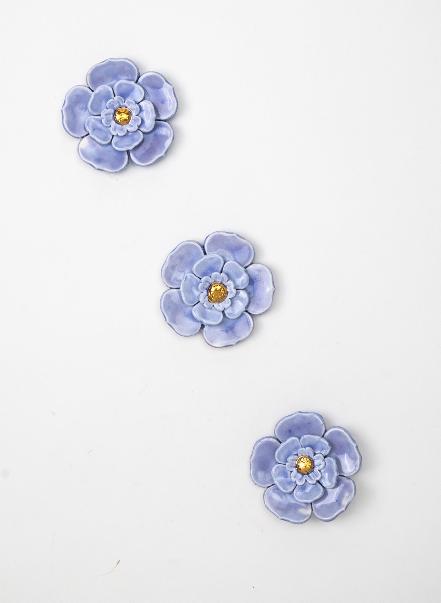 3 Tier Cornflower Blue Wall Flower with Golden Pistil