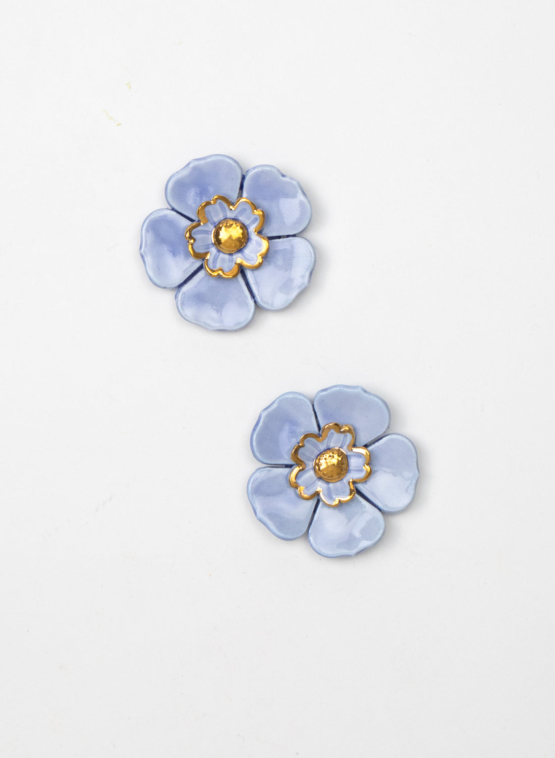 2 Tier Cornflower Blue Wall Flower with Golden Pistil