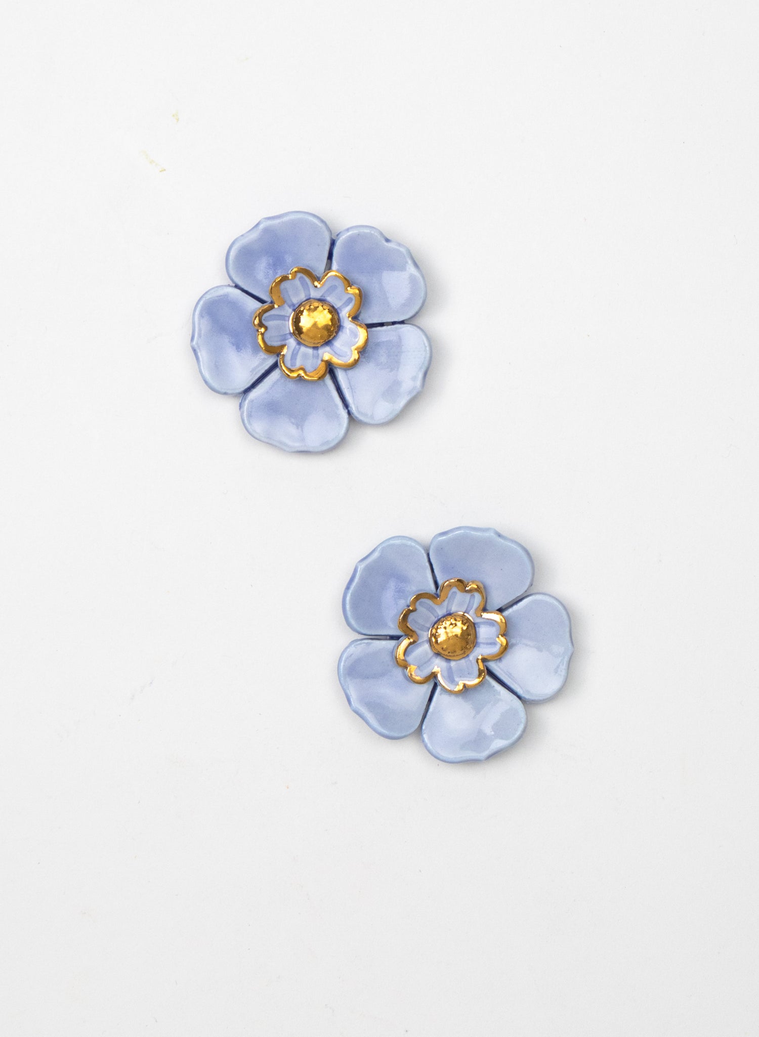 2 Tier Cornflower Blue Wall Flower with Golden Pistil