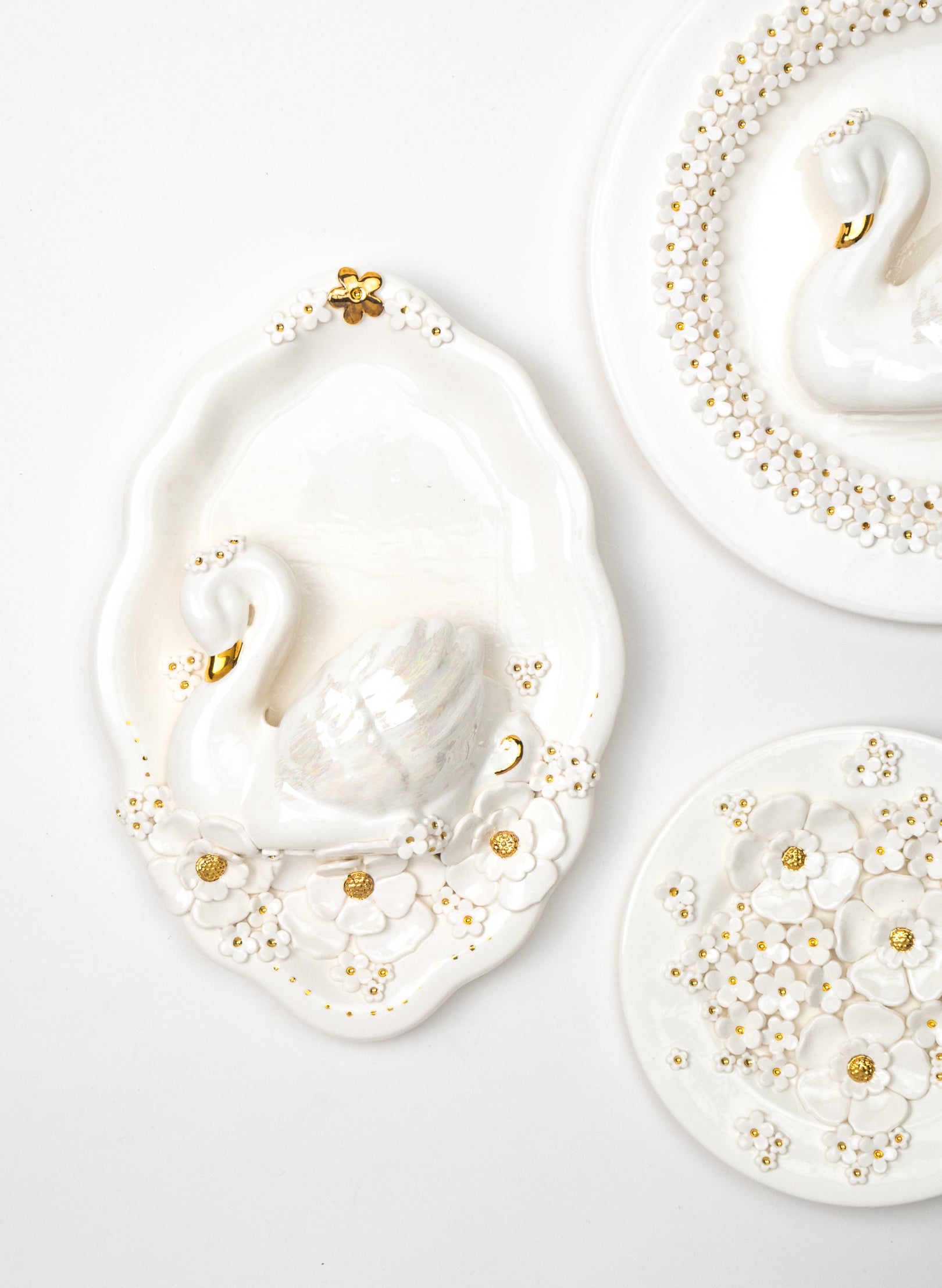 Large Oval Swan Wall Plate with White and Gold Flowers