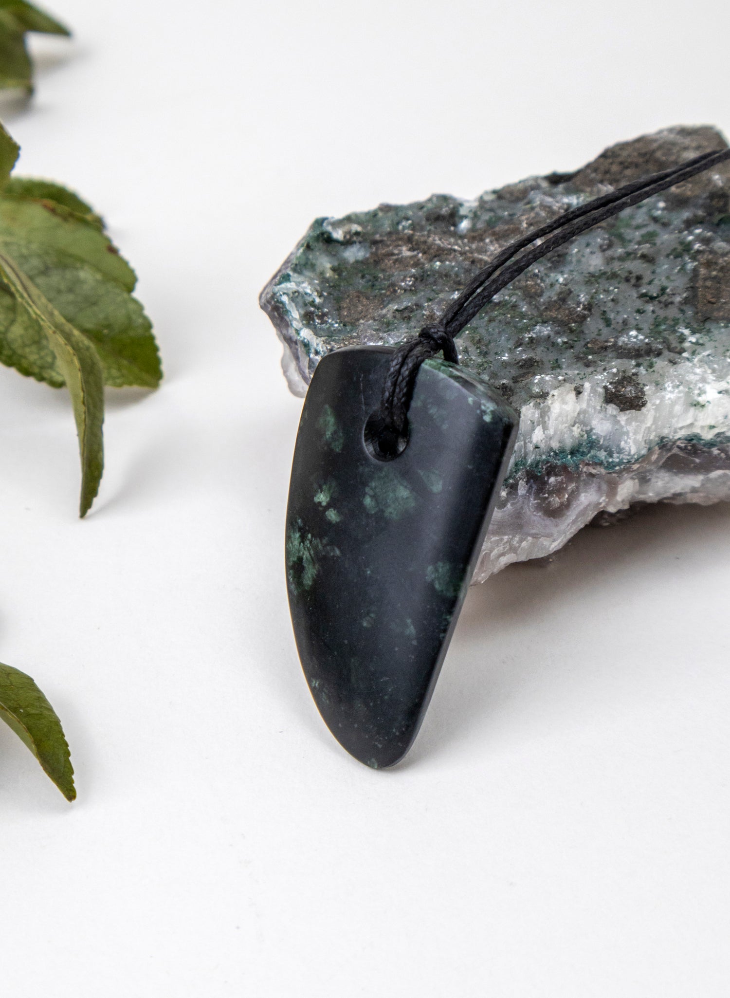 Tangiwai Pounamu Niho