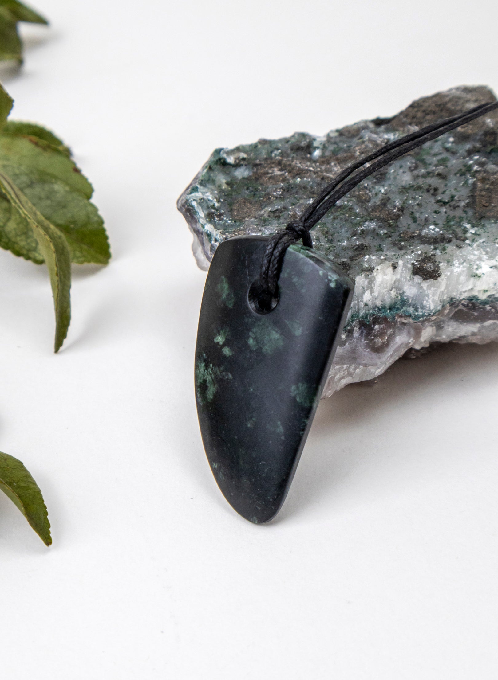 Tangiwai Pounamu Niho