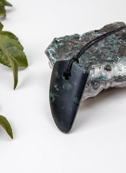 Tangiwai Pounamu Niho