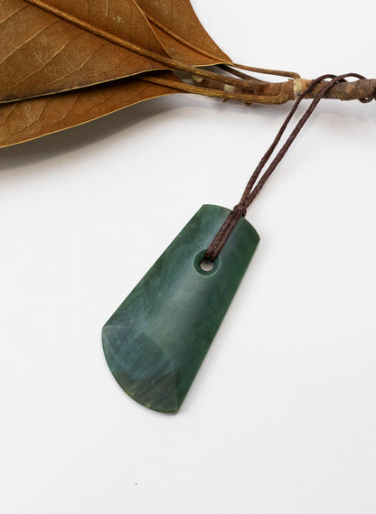Inanga Pipiwharauroa Pounamu Toki
