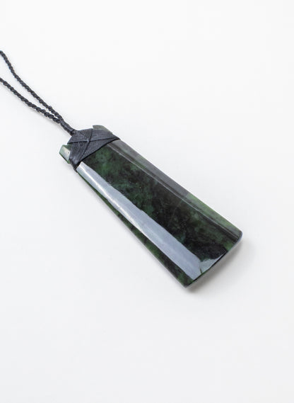 Pounamu Toki Kawakawa