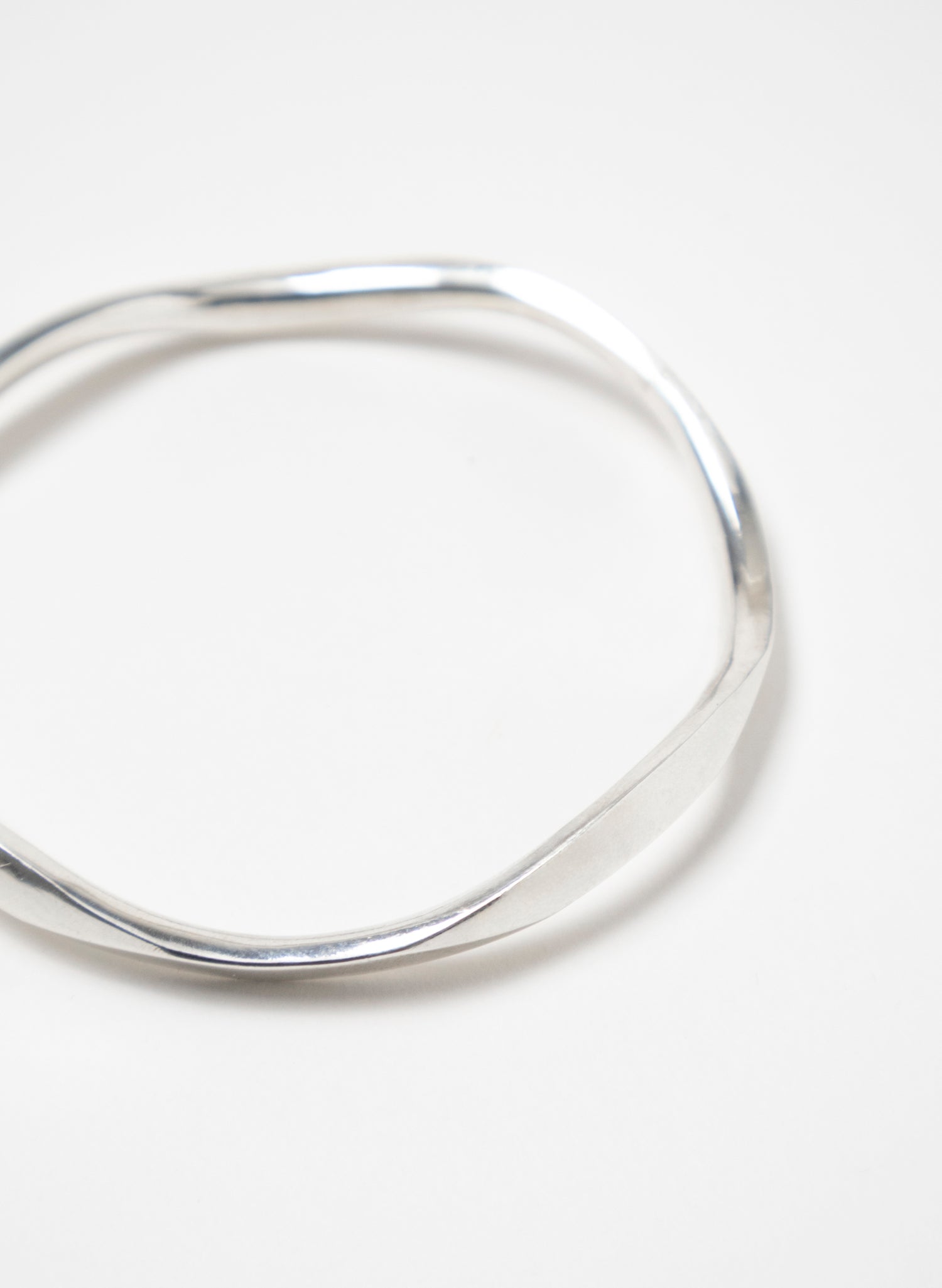 Facet Polished Wave Bangle