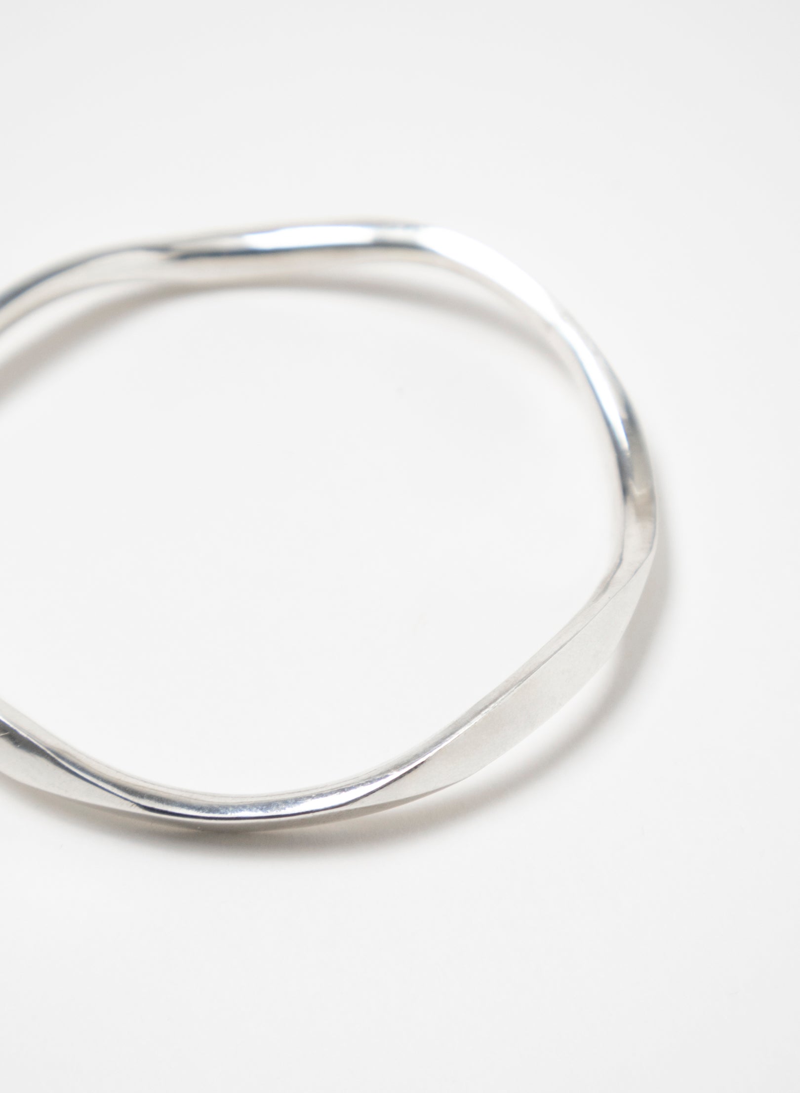 Facet Polished Wave Bangle
