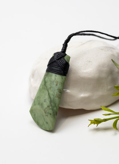 Raukaraka Pounamu Cross Bound Toki Pendant
