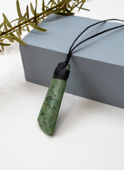Raukaraka Pounamu Cross Bound Toki Pendant