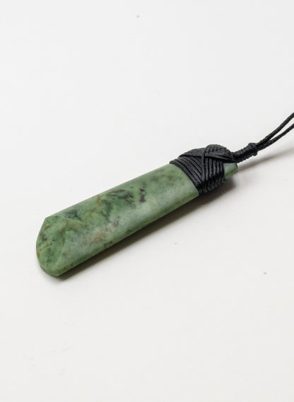 Raukaraka Pounamu Cross Bound Toki Pendant