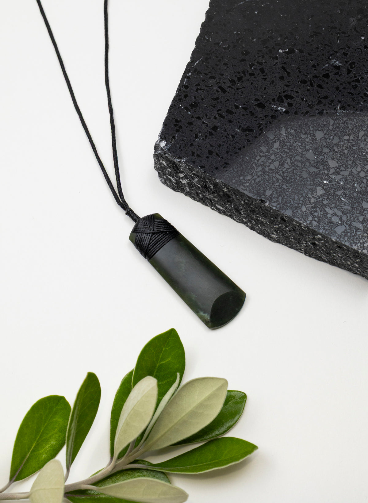Kawakawa Pounamu Cross Bound Toki Pendant