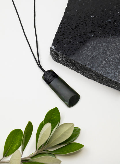 Kawakawa Pounamu Cross Bound Toki Pendant