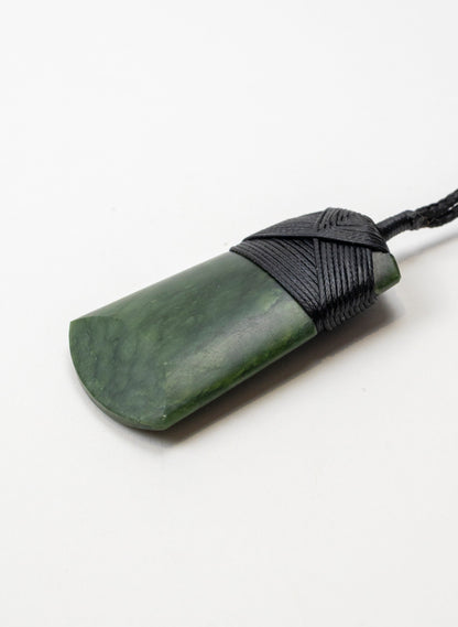 Kawakawa Pounamu Cross Bound Toki Pendant