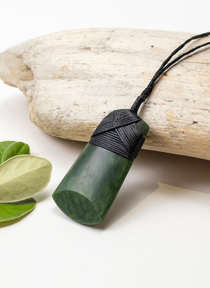 Kawakawa Pounamu Cross Bound Toki Pendant