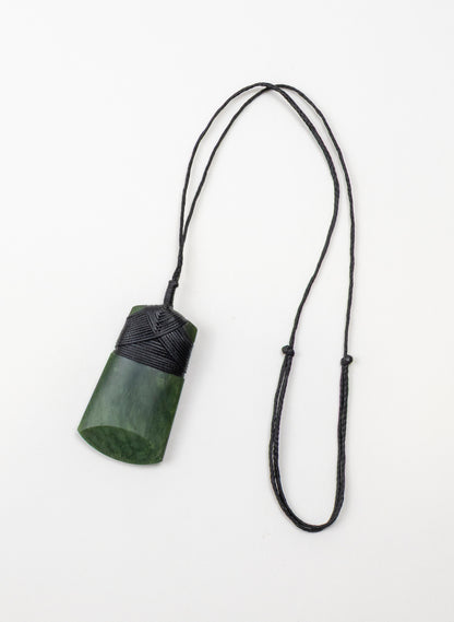 Kawakawa Pounamu Cross Bound Toki Pendant