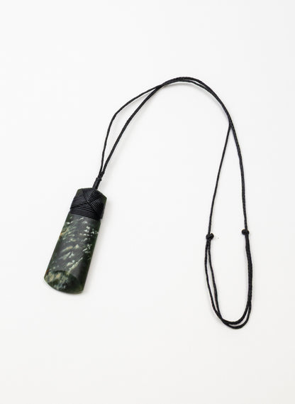 Kawakawa Pounamu Cross Bound Toki Pendant