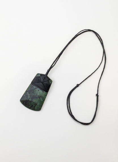 Kawakawa Pounamu Cross Bound Toki Pendant