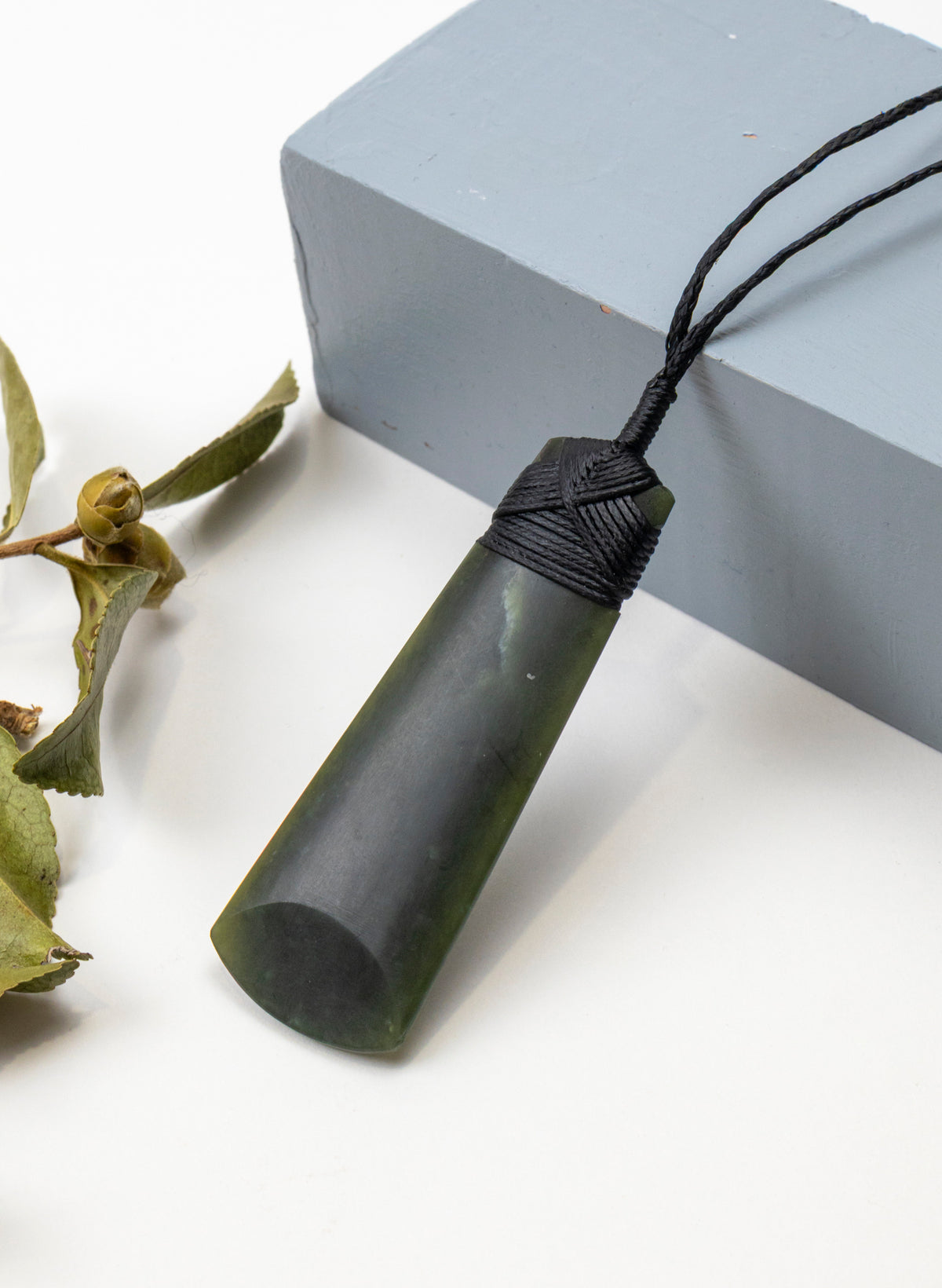 Kawakawa Pounamu Cross Bound Toki Pendant