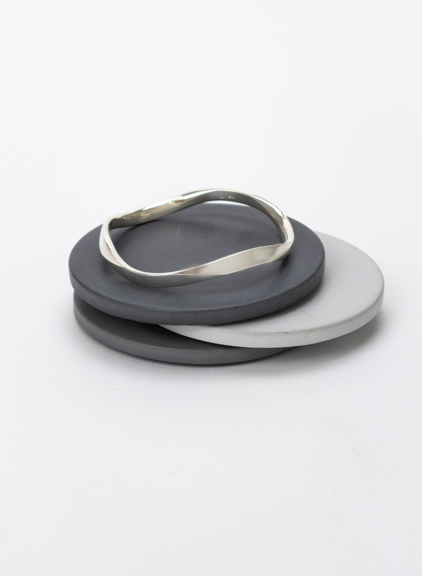 Facet Polished Wave Bangle