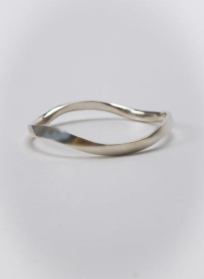 Facet Polished Wave Bangle