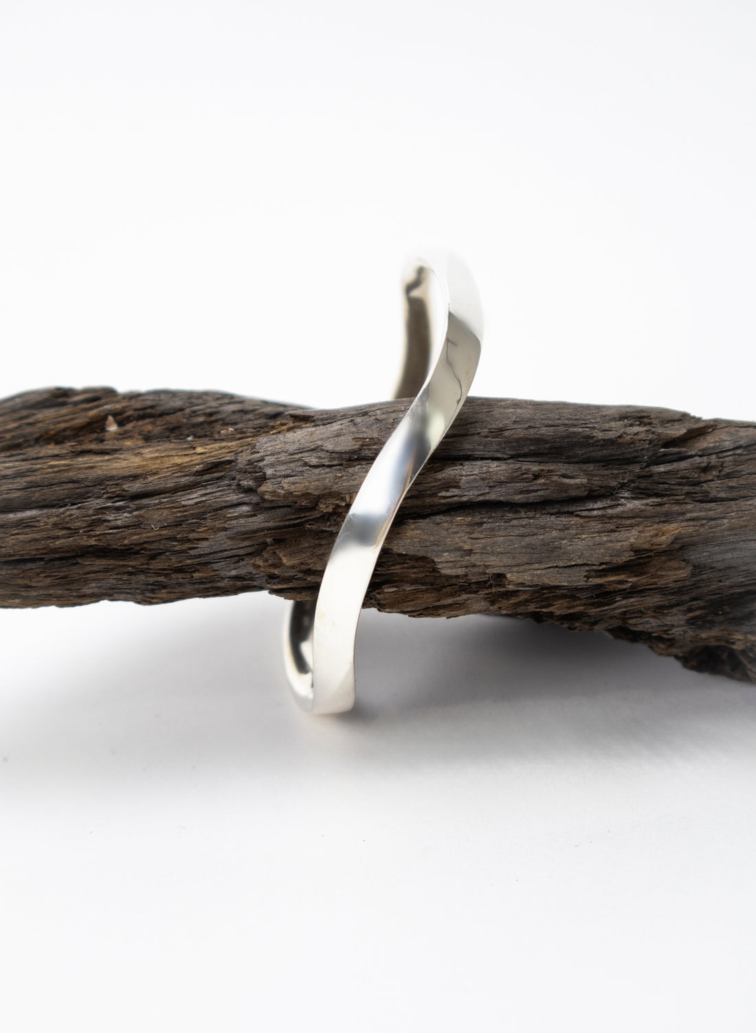 Facet Polished Wave Bangle