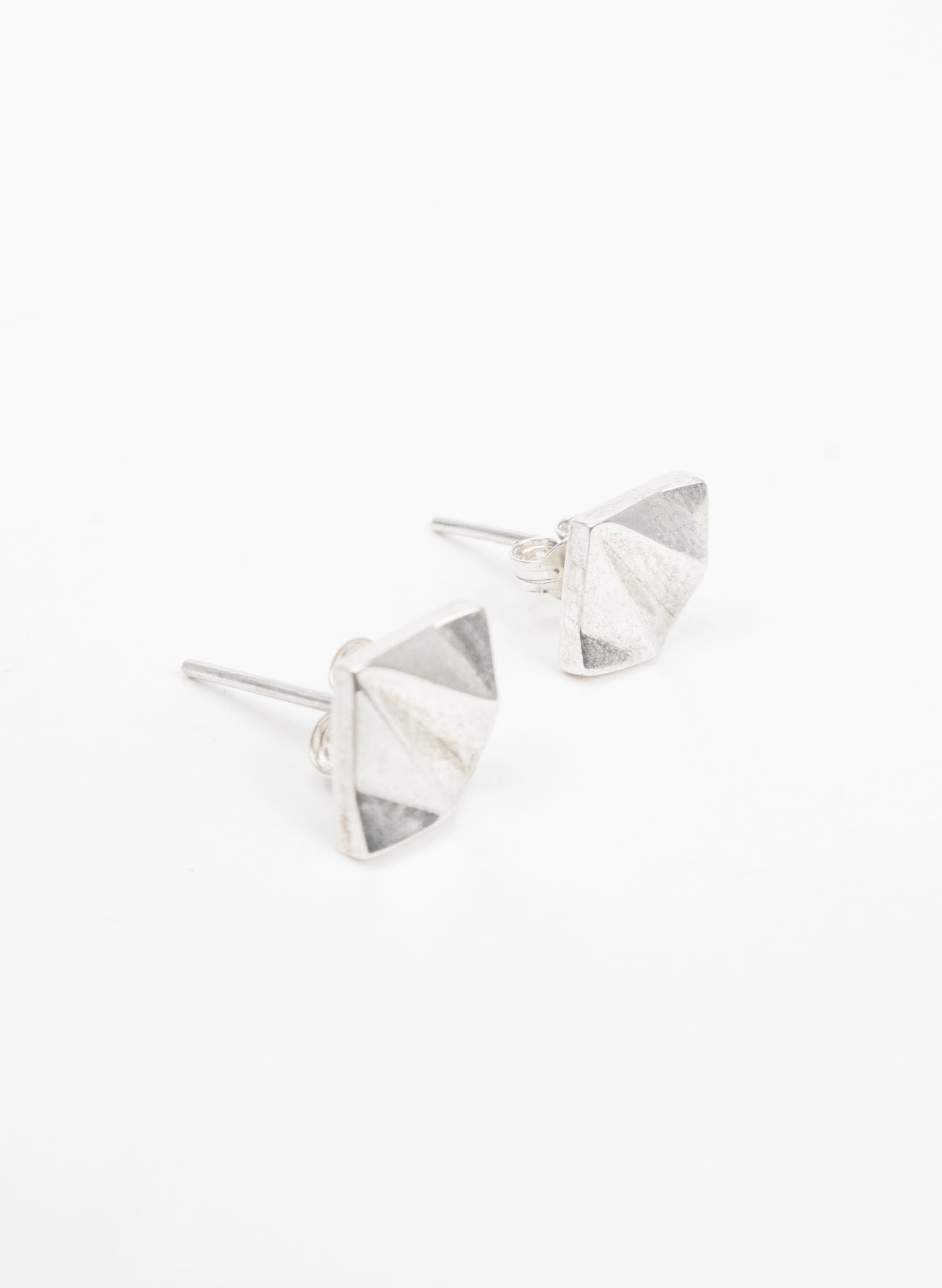 Facet Studs