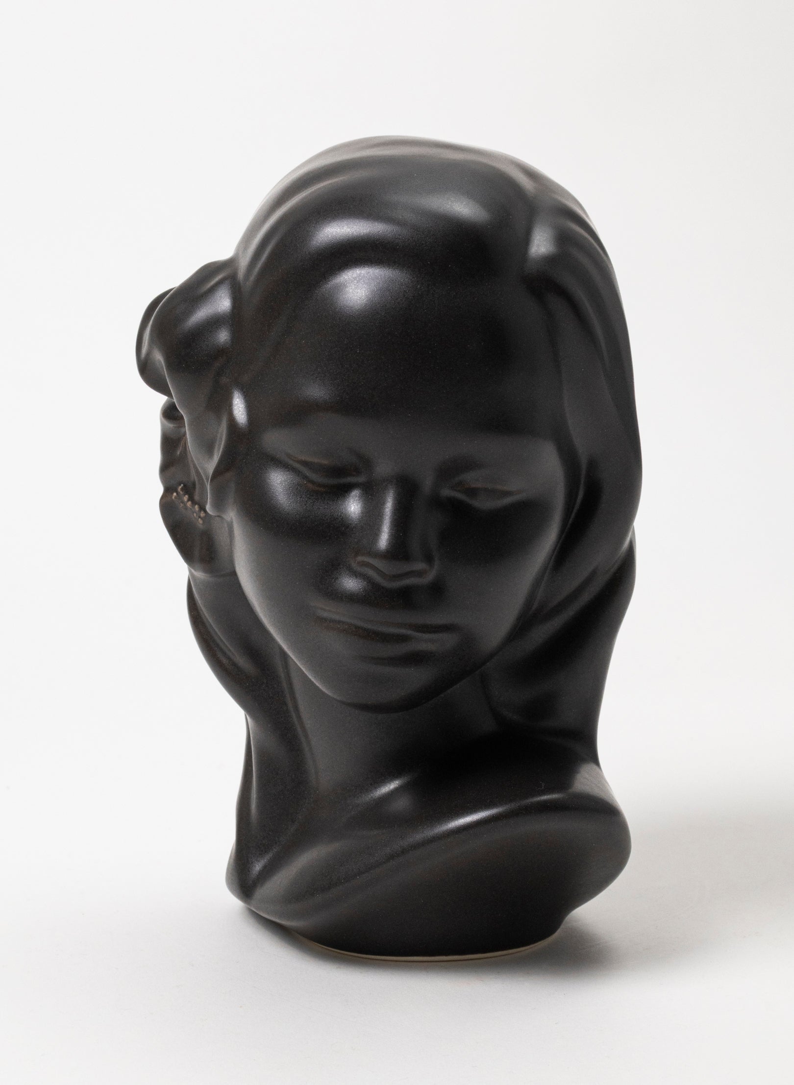 Vahine Porcelain Bust - Raisin Black
