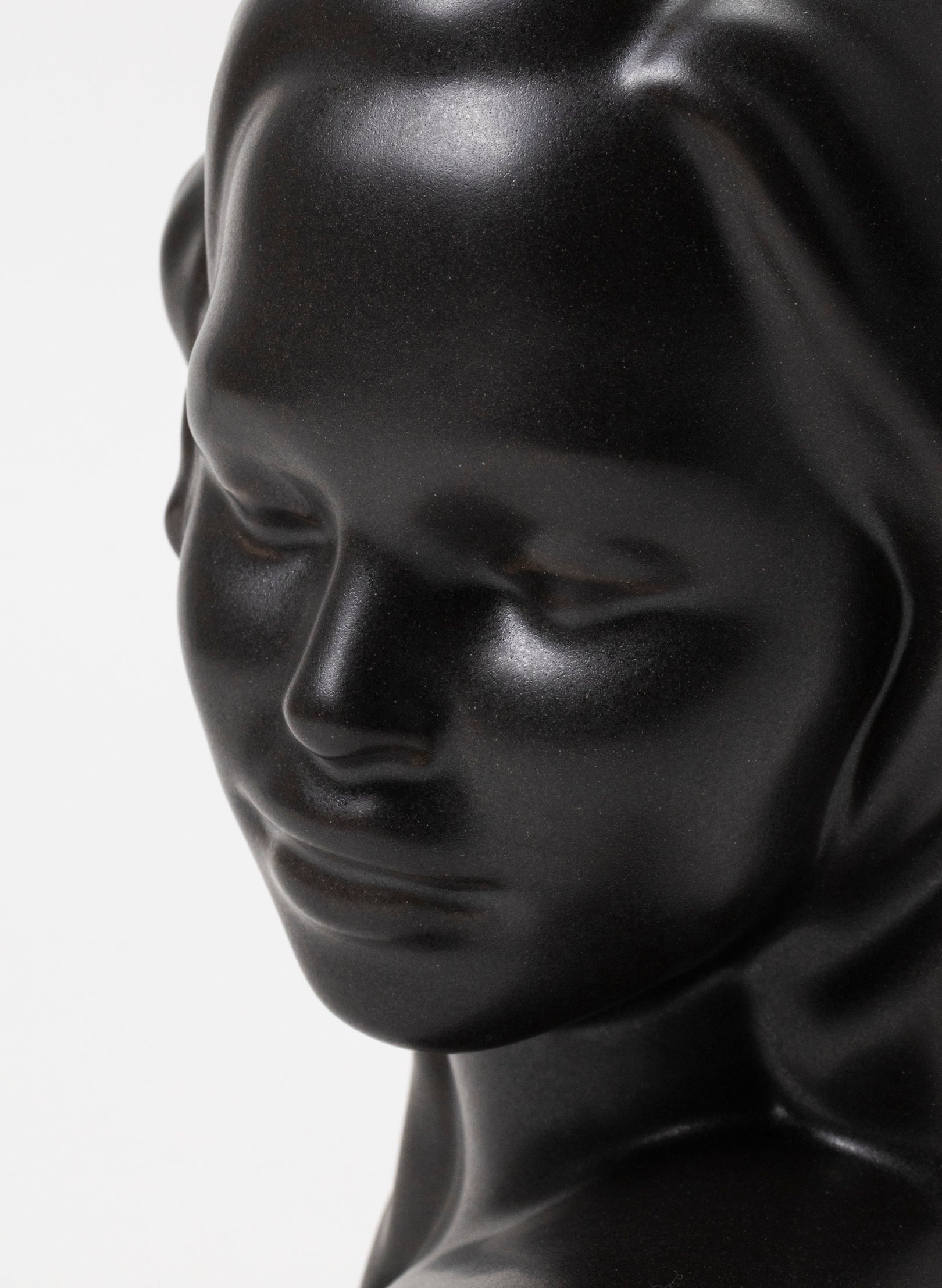 Vahine Porcelain Bust - Raisin Black