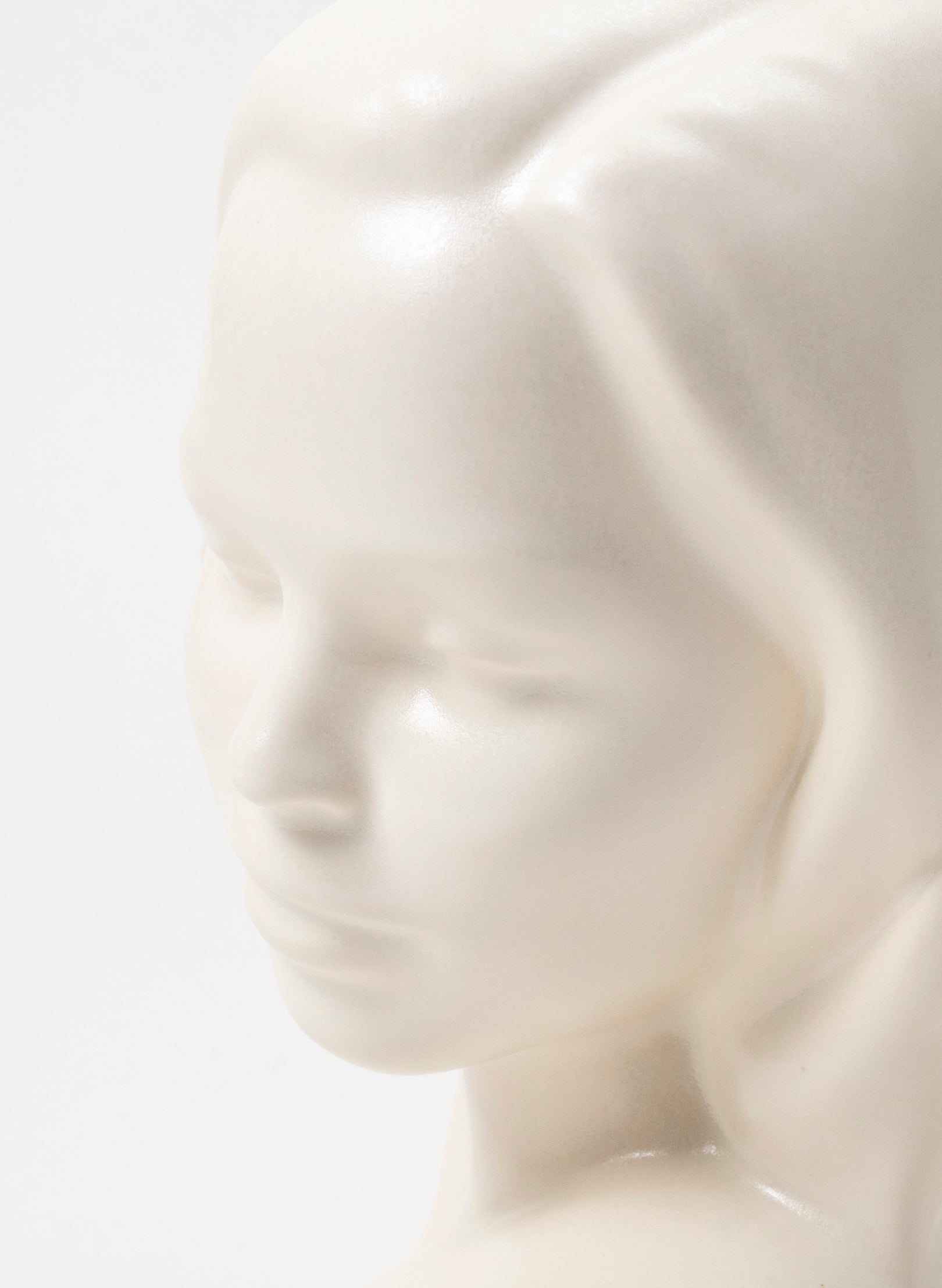 Vahine Porcelain Bust - Ivory