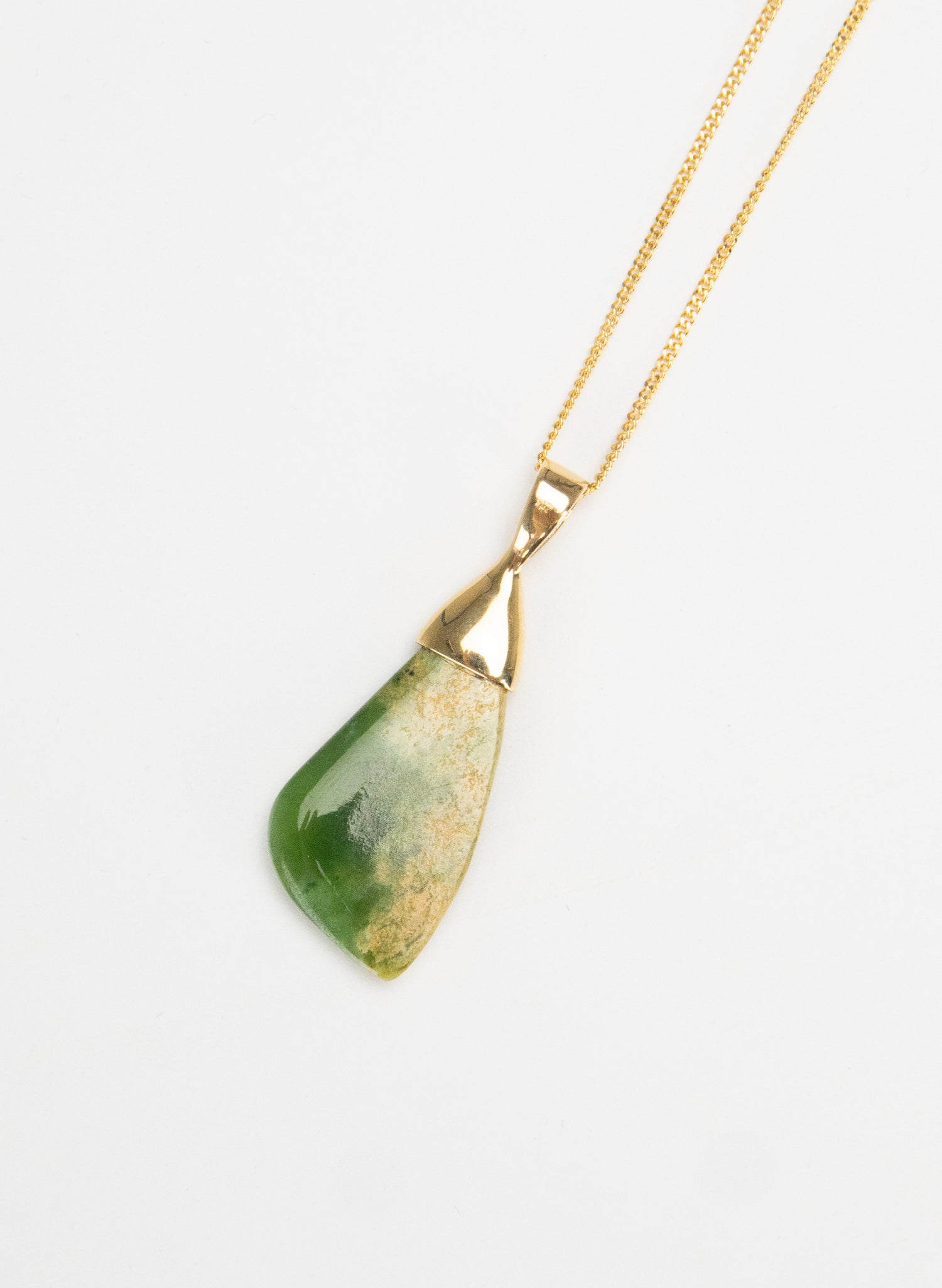 Kahotea Flower Pounamu Necklace with Gold Clasp