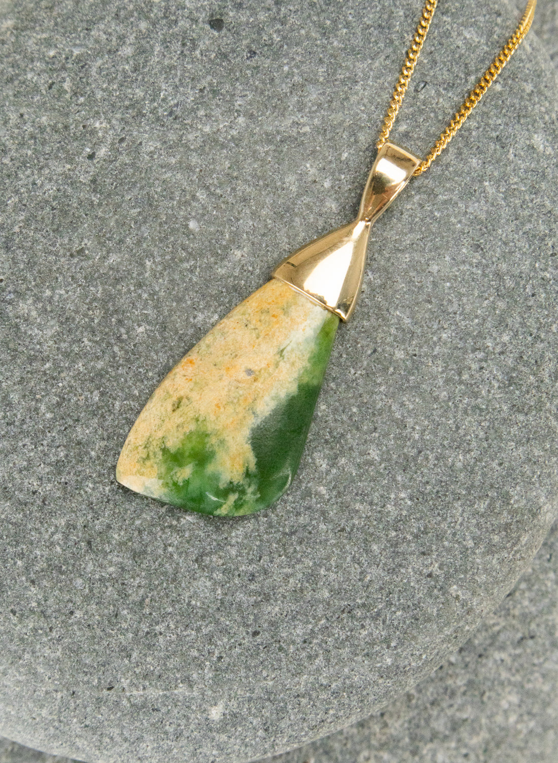 Kahotea Flower Pounamu Necklace with Gold Clasp