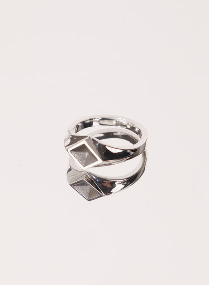 DIAMOND FORM SIGNET RING