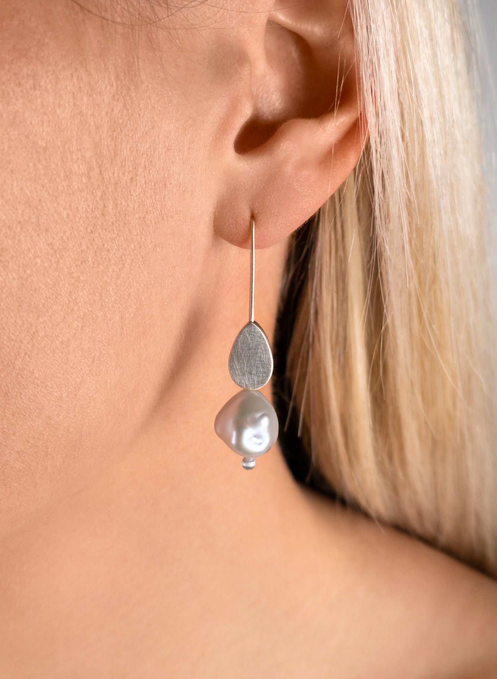 Silent Teardrop - Earrings