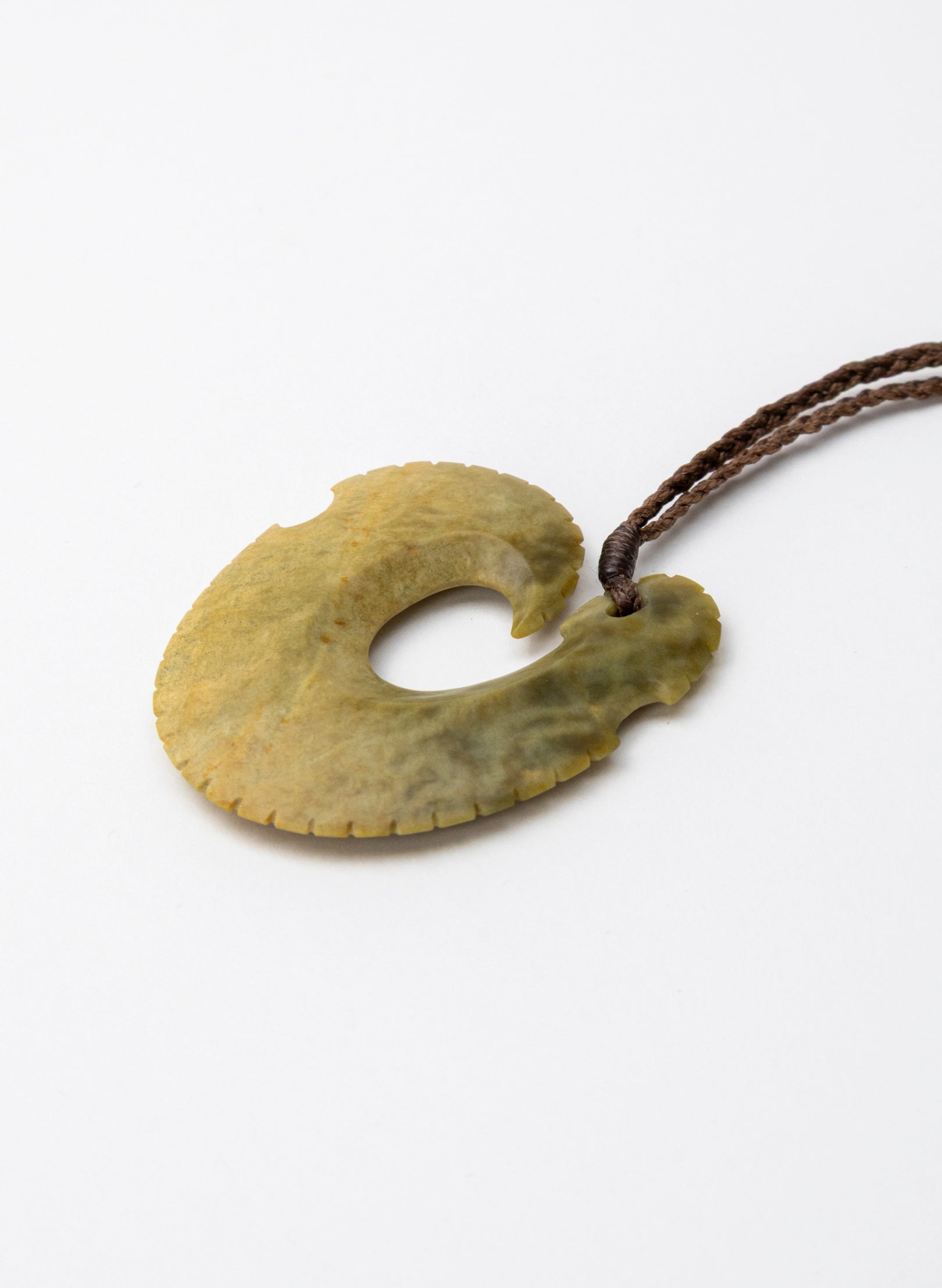 Pounamu Golden Oval Matau