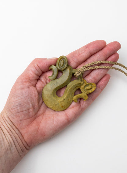 Pounamu Golden Pekapeka