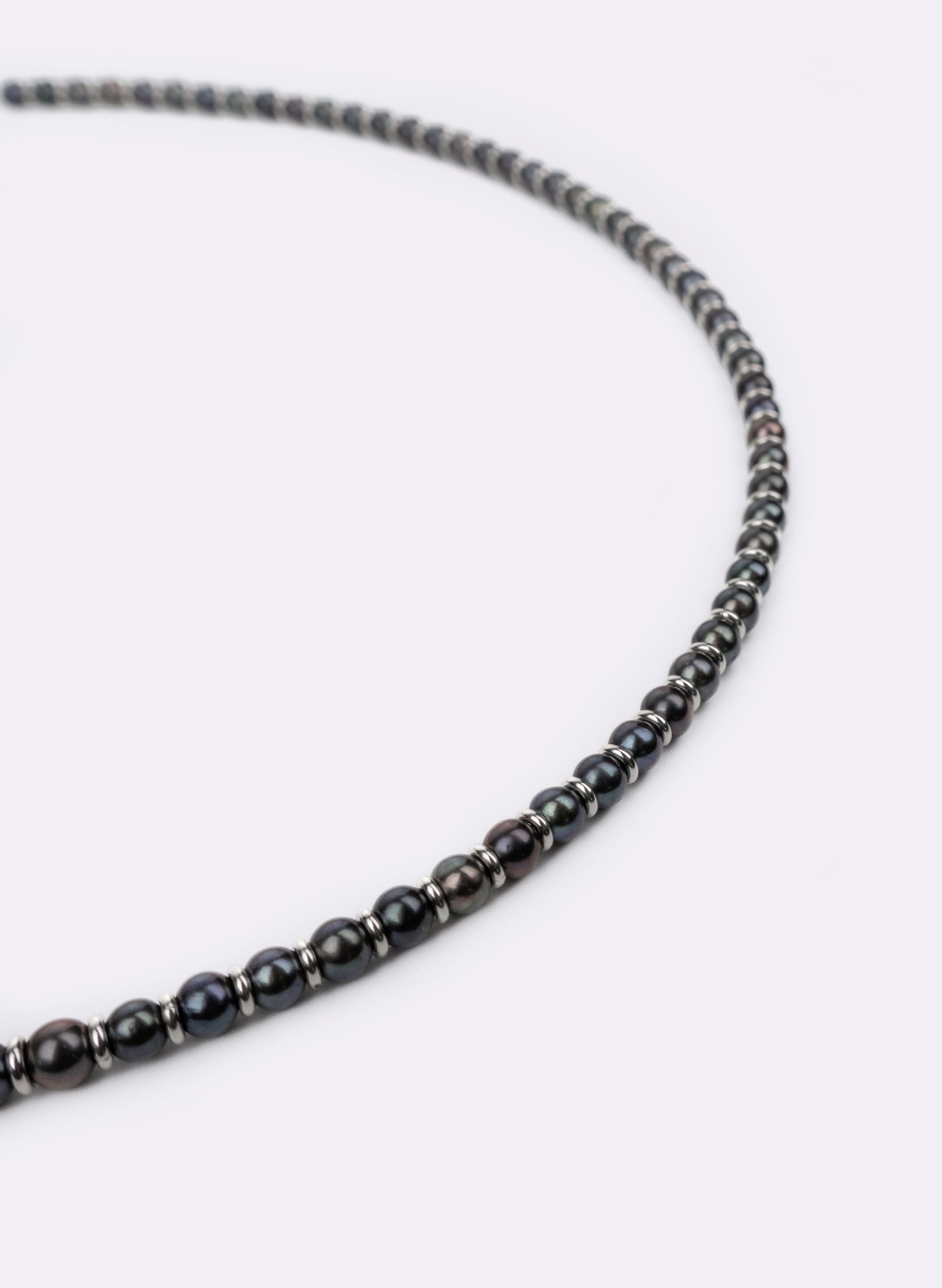 Contrast Black - Necklace